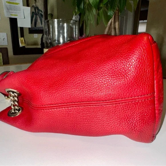 Authentic Gucci Soho Red Leather Chain Shoulder Bag - Picture 5 of 10